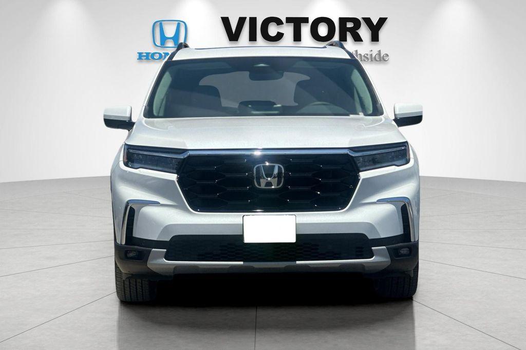 new 2025 Honda Pilot car, priced at $52,280