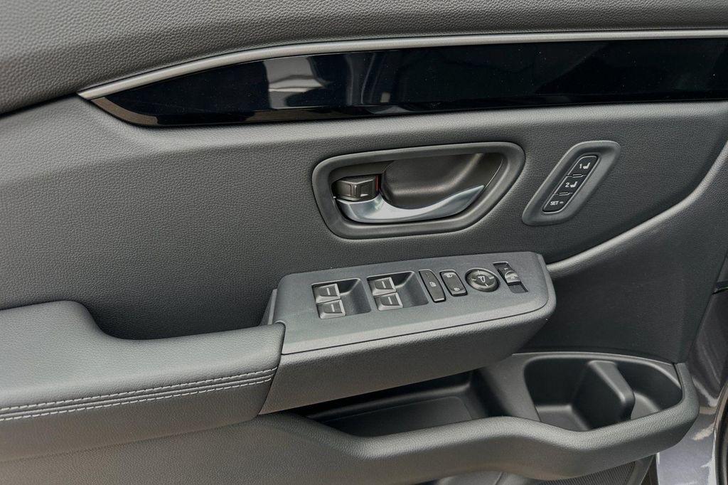 new 2025 Honda Pilot car, priced at $52,280