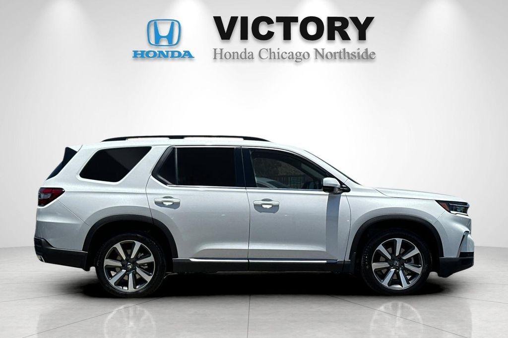 new 2025 Honda Pilot car, priced at $52,280