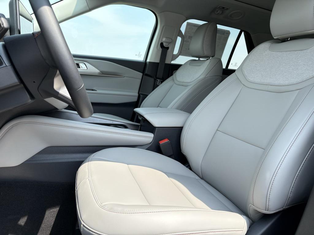 new 2025 Ford Explorer car, priced at $50,885
