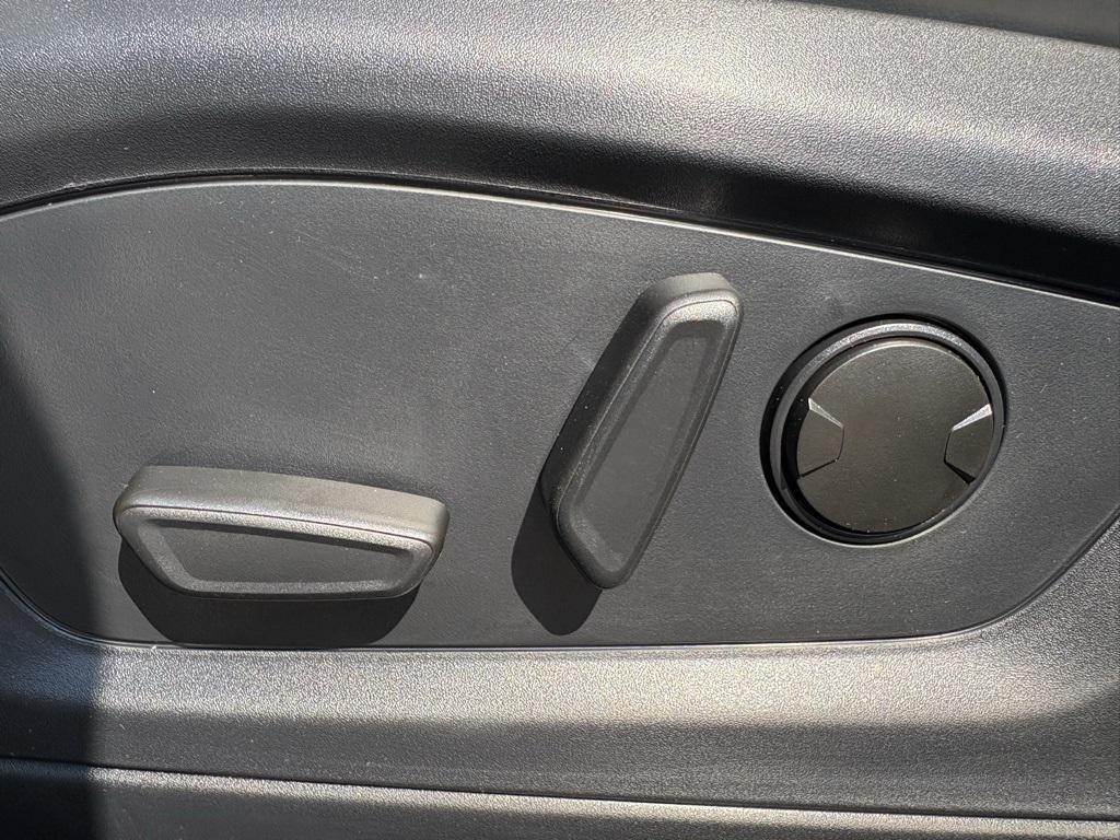 new 2025 Ford Explorer car, priced at $48,660