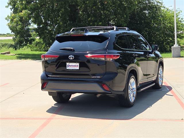 used 2021 Toyota Highlander car, priced at $34,322