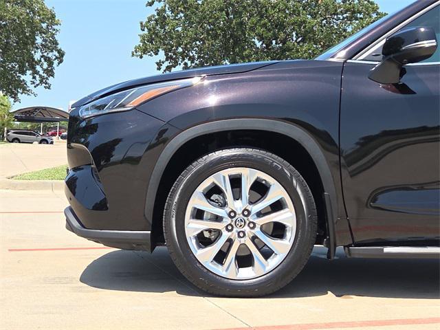 used 2021 Toyota Highlander car, priced at $34,322