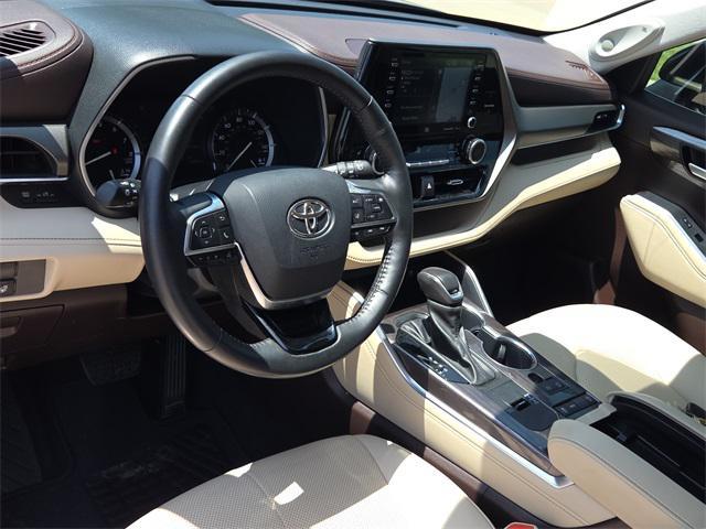 used 2021 Toyota Highlander car, priced at $34,322