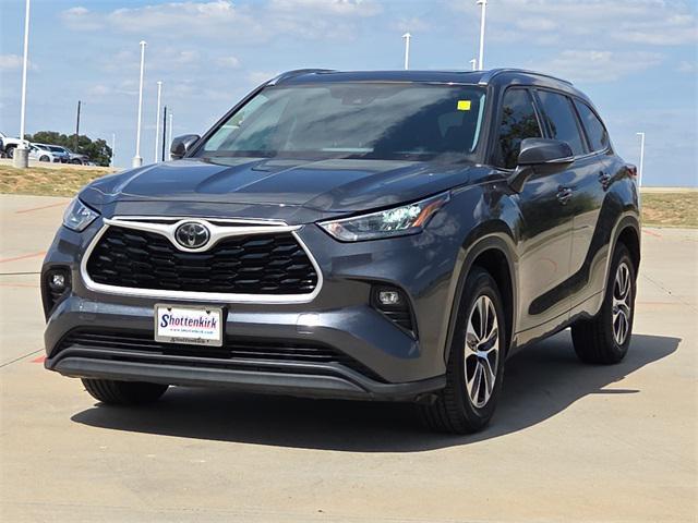 used 2020 Toyota Highlander car, priced at $24,332