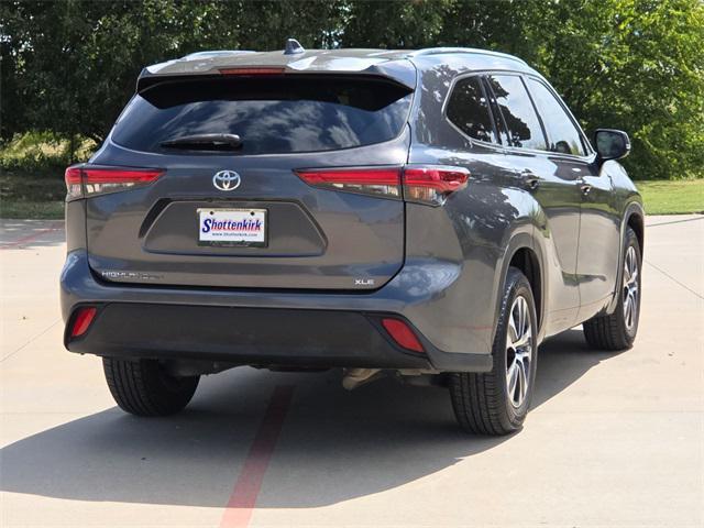 used 2020 Toyota Highlander car, priced at $24,332