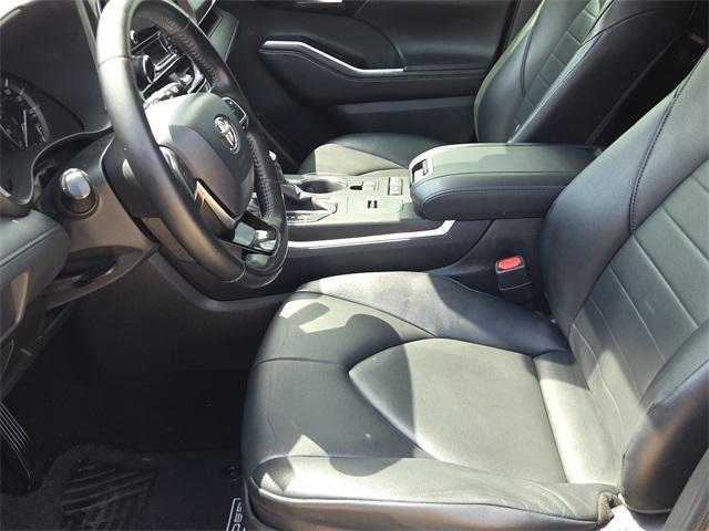 used 2020 Toyota Highlander car, priced at $24,332