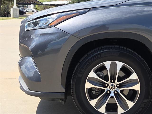 used 2020 Toyota Highlander car, priced at $24,332