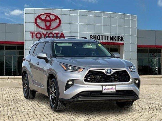 used 2021 Toyota Highlander Hybrid car, priced at $27,640