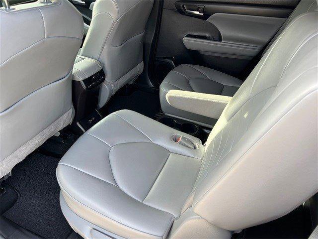 used 2021 Toyota Highlander Hybrid car, priced at $28,962