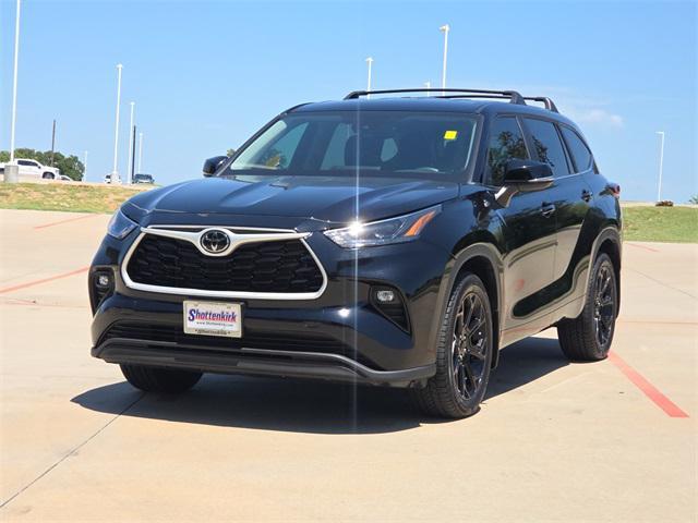used 2024 Toyota Highlander car, priced at $39,526