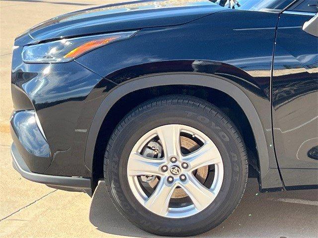 used 2022 Toyota Highlander car, priced at $27,993