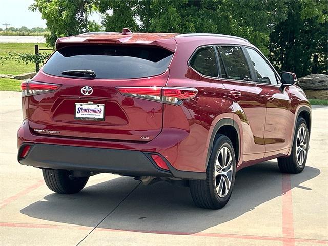 used 2023 Toyota Highlander car, priced at $37,285