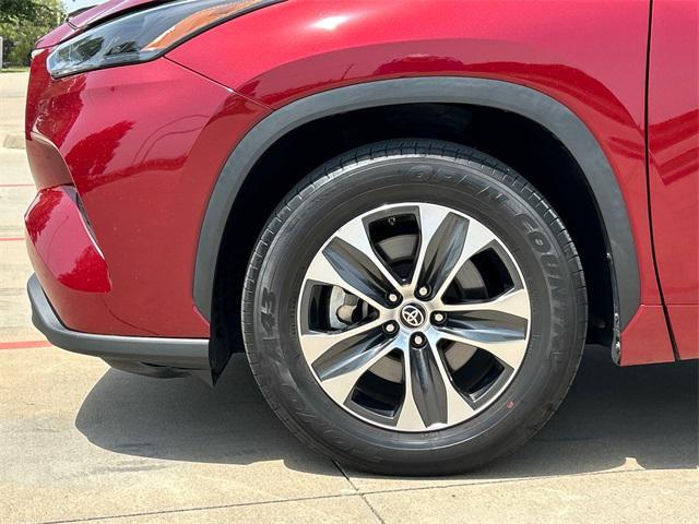 used 2023 Toyota Highlander car, priced at $37,285