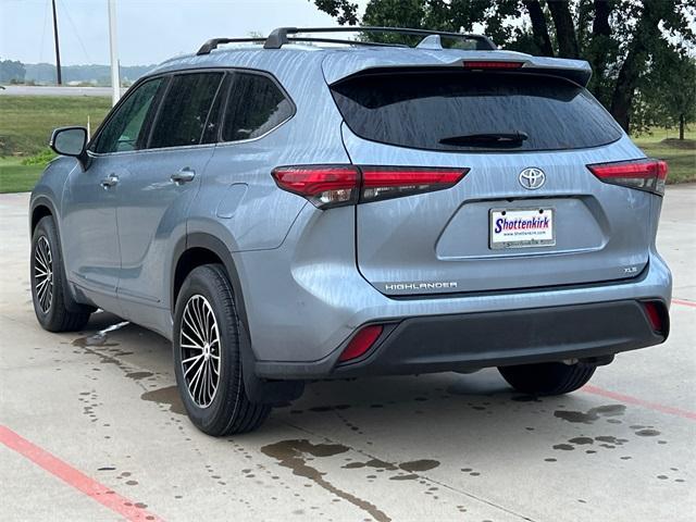 used 2021 Toyota Highlander car, priced at $29,623