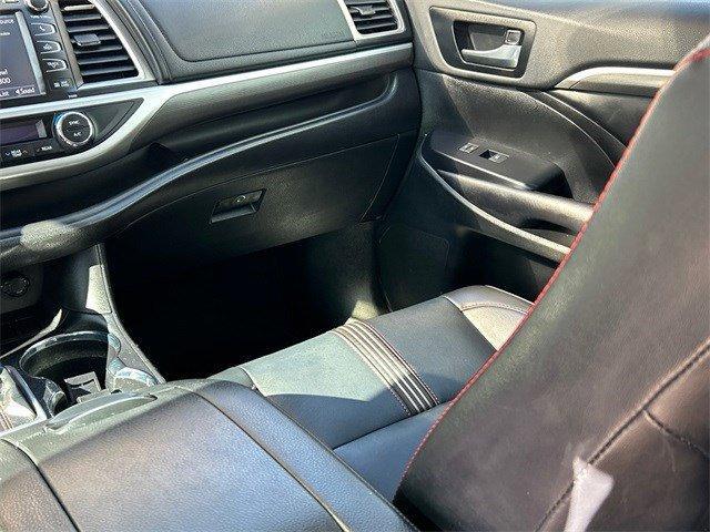 used 2019 Toyota Highlander car, priced at $20,934