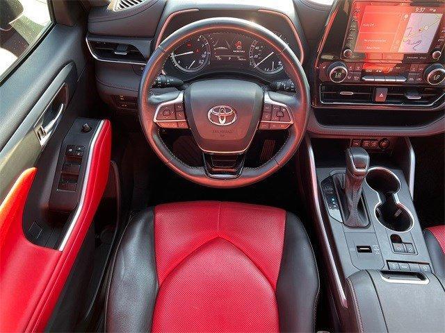 used 2021 Toyota Highlander car, priced at $27,484