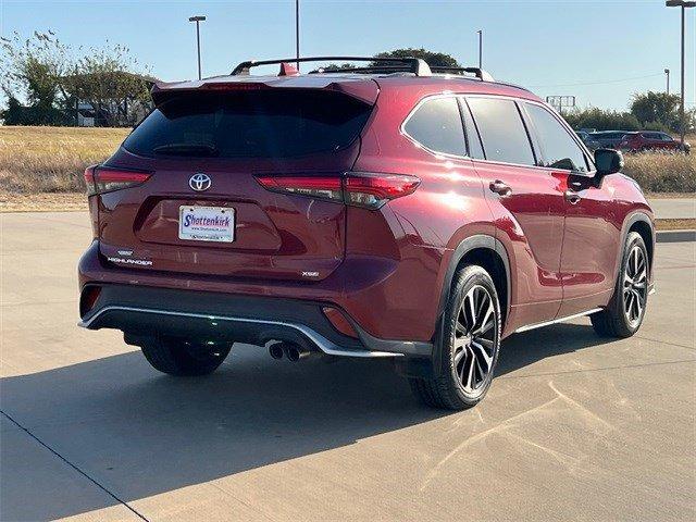 used 2021 Toyota Highlander car, priced at $27,484