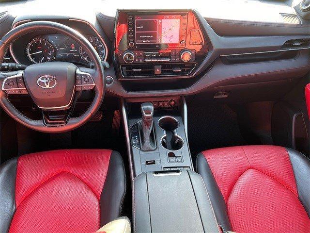 used 2021 Toyota Highlander car, priced at $27,484