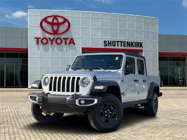 used 2023 Jeep Gladiator car, priced at $32,377