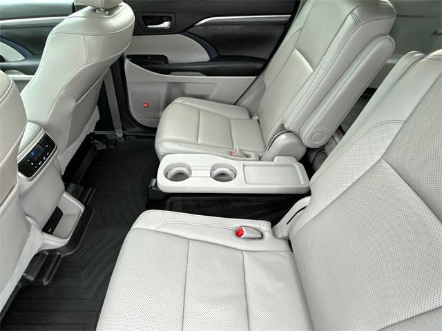 used 2017 Toyota Highlander car