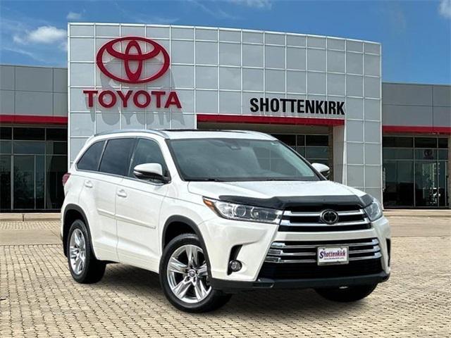 used 2017 Toyota Highlander car