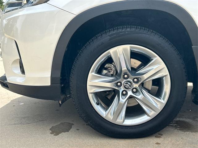 used 2017 Toyota Highlander car