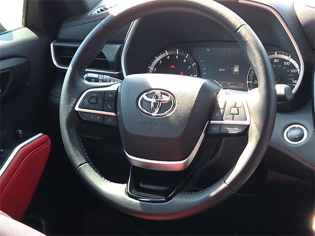 used 2024 Toyota Highlander car, priced at $37,974