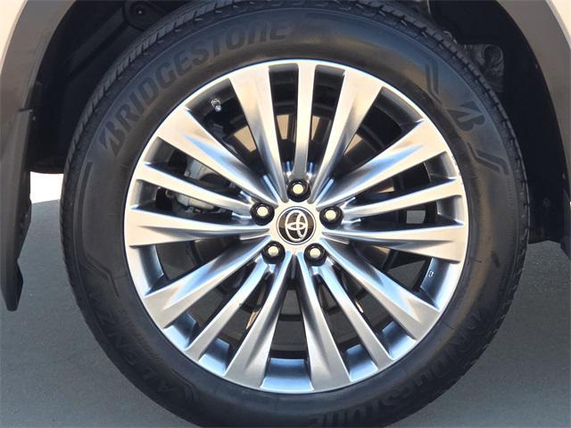 used 2023 Toyota Highlander car, priced at $41,470