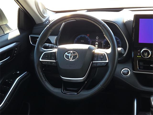 used 2023 Toyota Highlander car, priced at $41,470