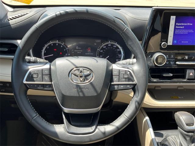 used 2023 Toyota Highlander car, priced at $36,277