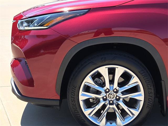 used 2020 Toyota Highlander car, priced at $30,955