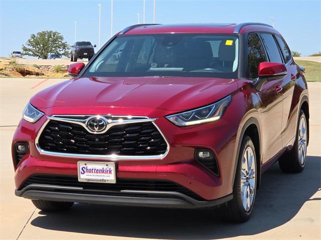 used 2020 Toyota Highlander car, priced at $30,955