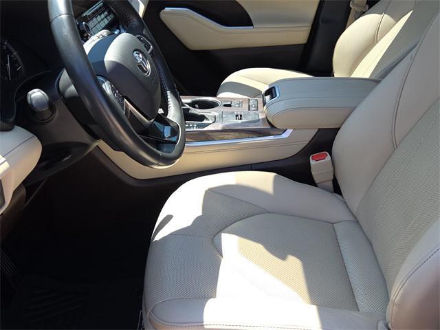 used 2020 Toyota Highlander car, priced at $30,955