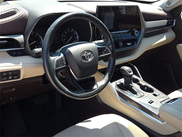 used 2020 Toyota Highlander car, priced at $30,955