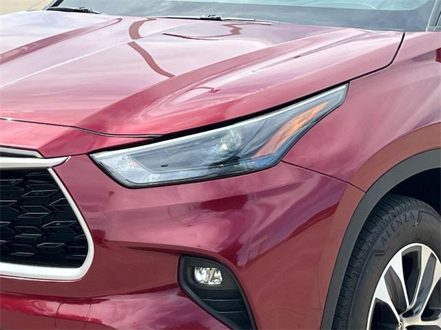used 2024 Toyota Highlander car, priced at $37,903