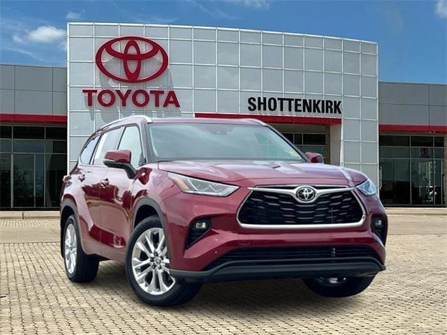 used 2025 Toyota Highlander car, priced at $49,875