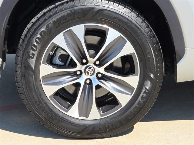 used 2020 Toyota Highlander car, priced at $25,738