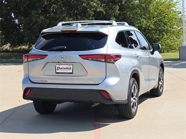 used 2020 Toyota Highlander car, priced at $25,738