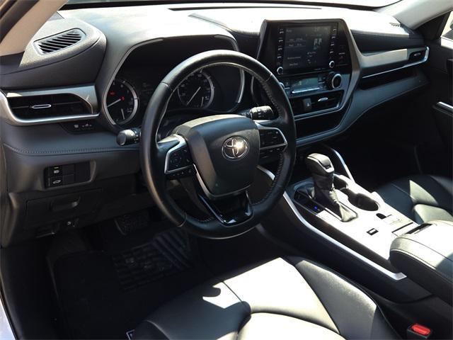 used 2020 Toyota Highlander car, priced at $25,738