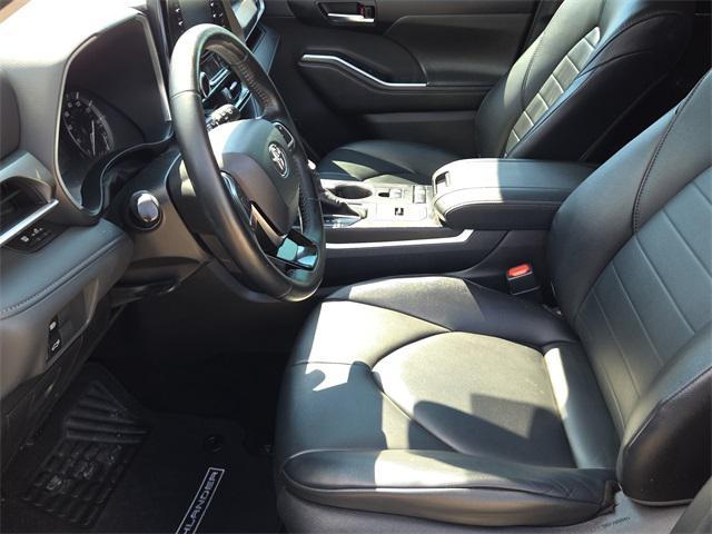 used 2020 Toyota Highlander car, priced at $25,738