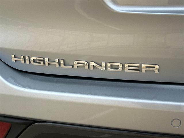used 2023 Toyota Highlander Hybrid car, priced at $45,152