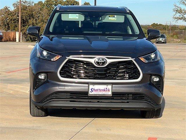 used 2022 Toyota Highlander car, priced at $35,998