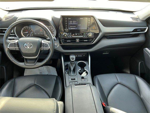 used 2022 Toyota Highlander car, priced at $35,998