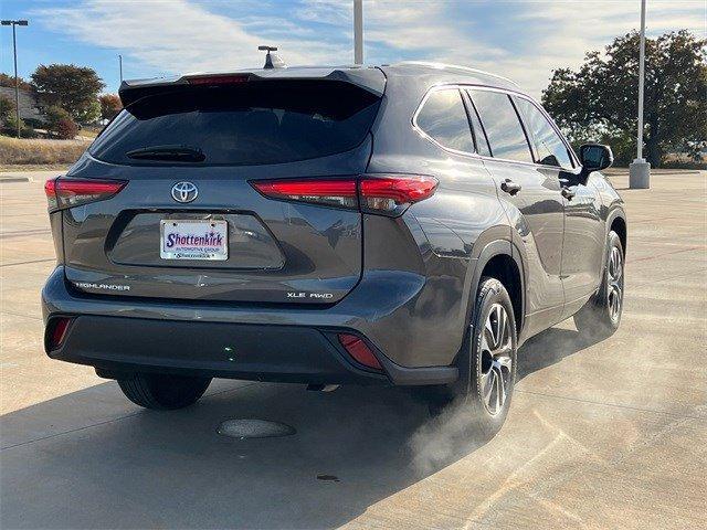 used 2022 Toyota Highlander car, priced at $35,998