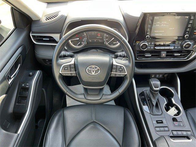 used 2022 Toyota Highlander car, priced at $35,998