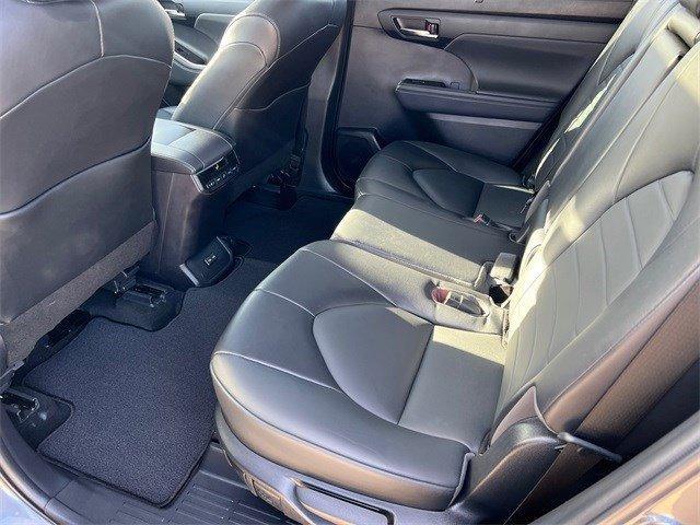 used 2022 Toyota Highlander car, priced at $35,998