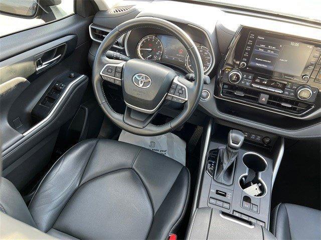 used 2022 Toyota Highlander car, priced at $35,998