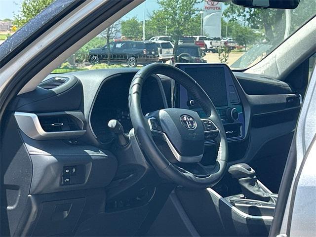 used 2023 Toyota Highlander car, priced at $38,480