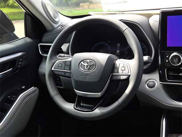 new 2025 Toyota Highlander car, priced at $52,415